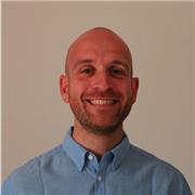 Diplomato in Clarinetto, impartisce lezioni di musica base e avanzate